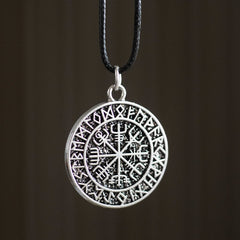 Colier Vegvisir – Busola Vikingilor, simbol al protecției și al călăuzirii