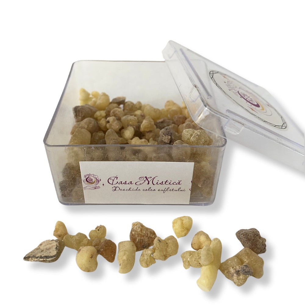 Tămâie naturală premium cu bob mare în cutiuță de 25 grame. Parfum intens și durabil.