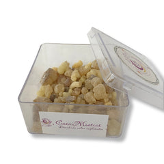 Tămâie naturală premium cu bob mare în cutiuță de 25 grame. Parfum intens și durabil.