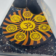 Piramidă mare de Orgonit-Turmalină Neagră cu simbolurile chakrelor