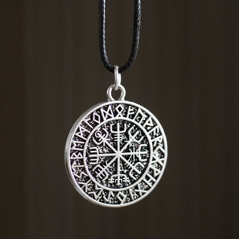 Colier Vegvisir – Busola Vikingilor, simbol al protecției și al călăuzirii