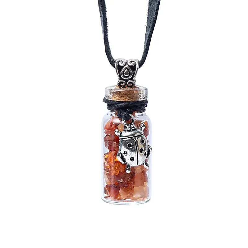 Pandantiv sticluță cu Carneol și buburuză pentru motivație și noroc