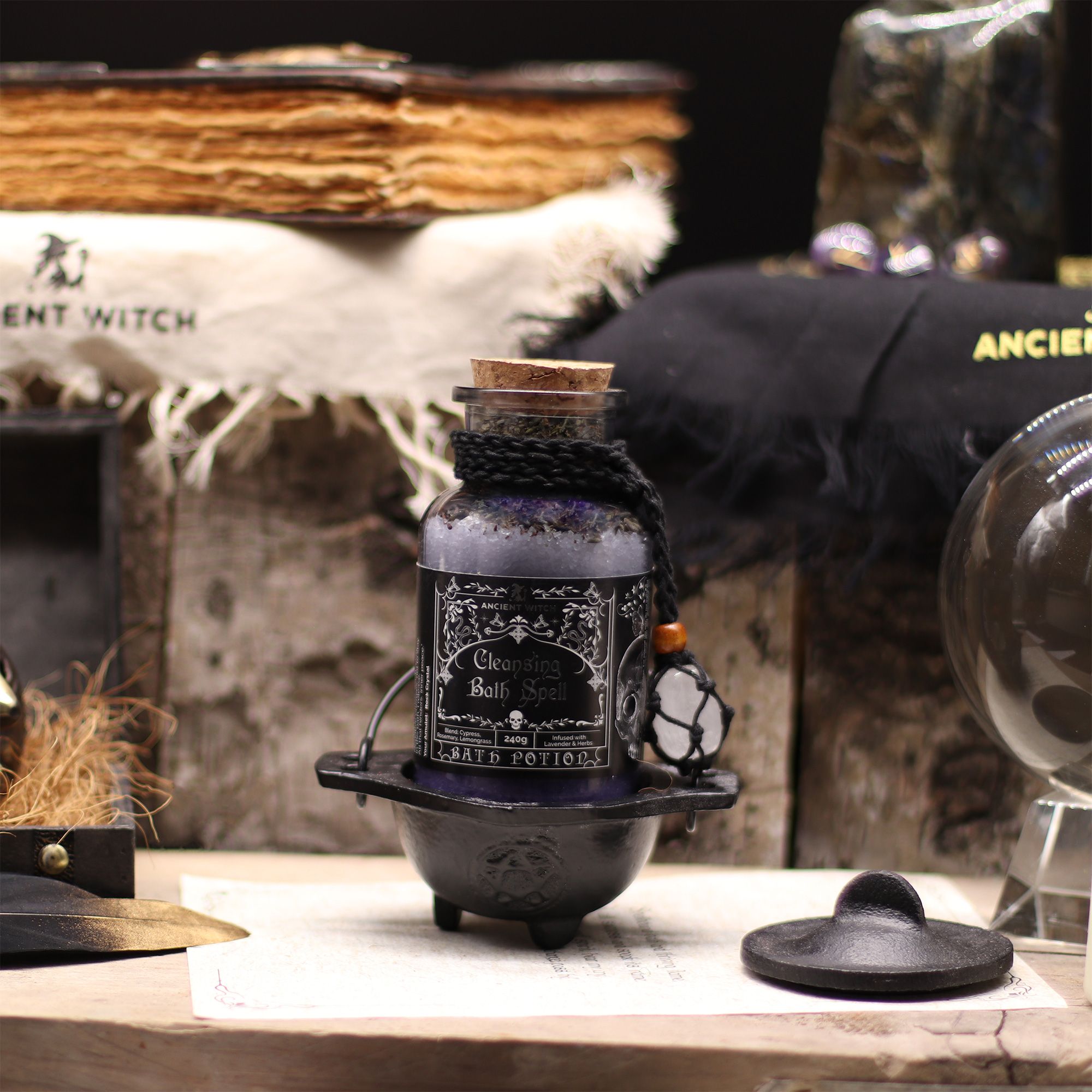 Amestec sare de baie Ancient Witch pentru Curățare Energetică, cu Cristal de Stâncă, 490 g