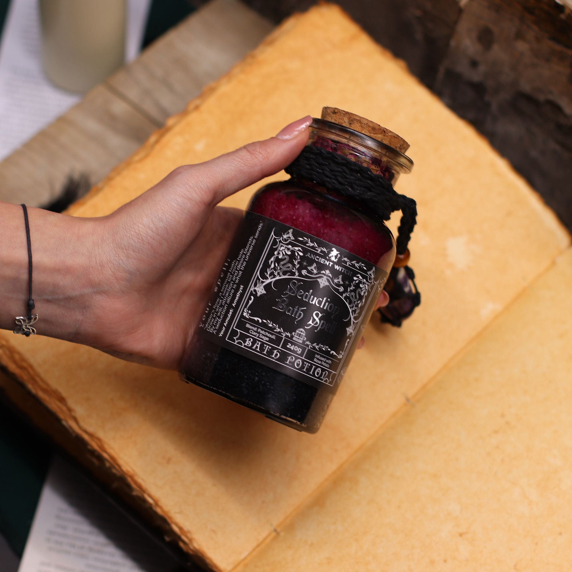 Amestec sare de baie Ancient Witch pentru Seducție, cu Ametist, 490 g