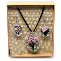 Set bijuterii spirituale Arborele Vieții cu flori presate roz - colier și cercei handmade în cutie cadou