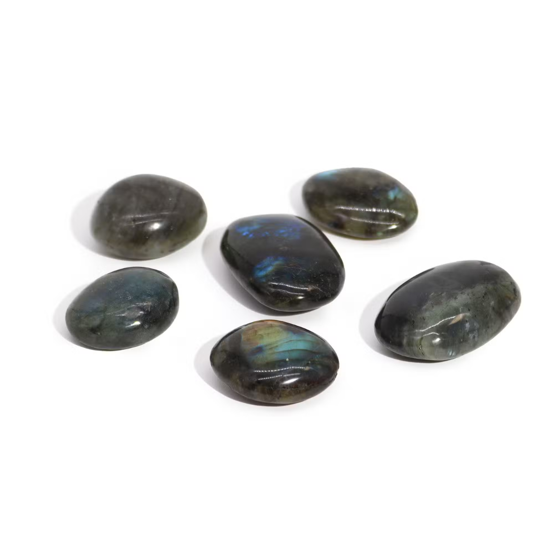 Piatră de Labradorit de Palmă din Madagascar pentru intuiție, protecție și transformare (aprox. 35–50 mm)